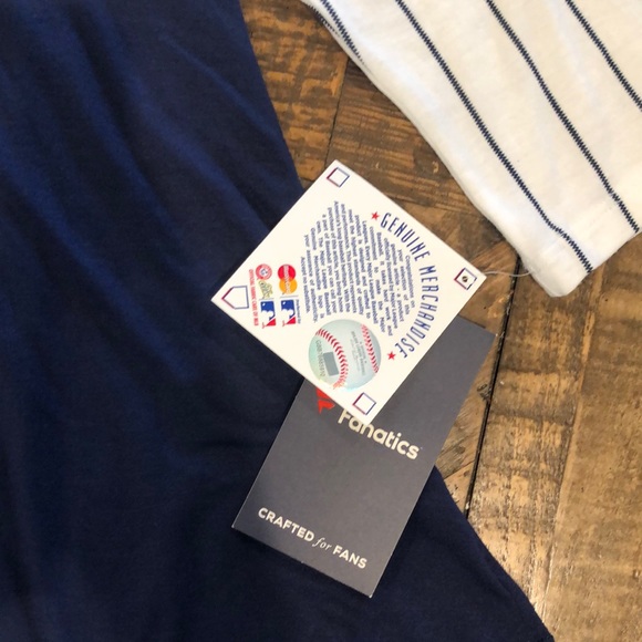 🔥3$20!Fanatics Detroit Tigers Pinstripe Tee - Picture 3 of 6